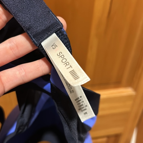 Victoria’s Secret Sport sports bra like new - Picture 3 of 5